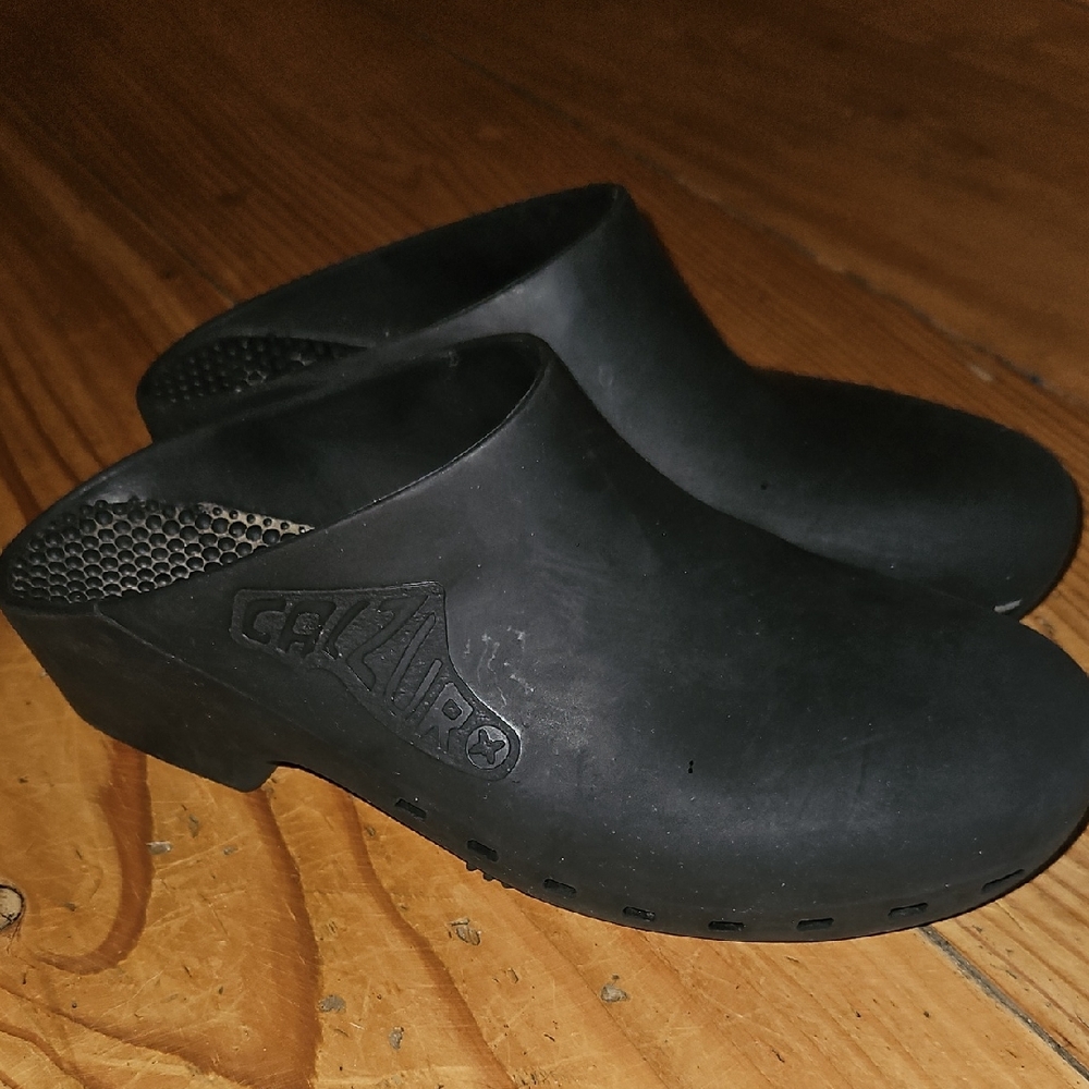 Gallup Black Clogs